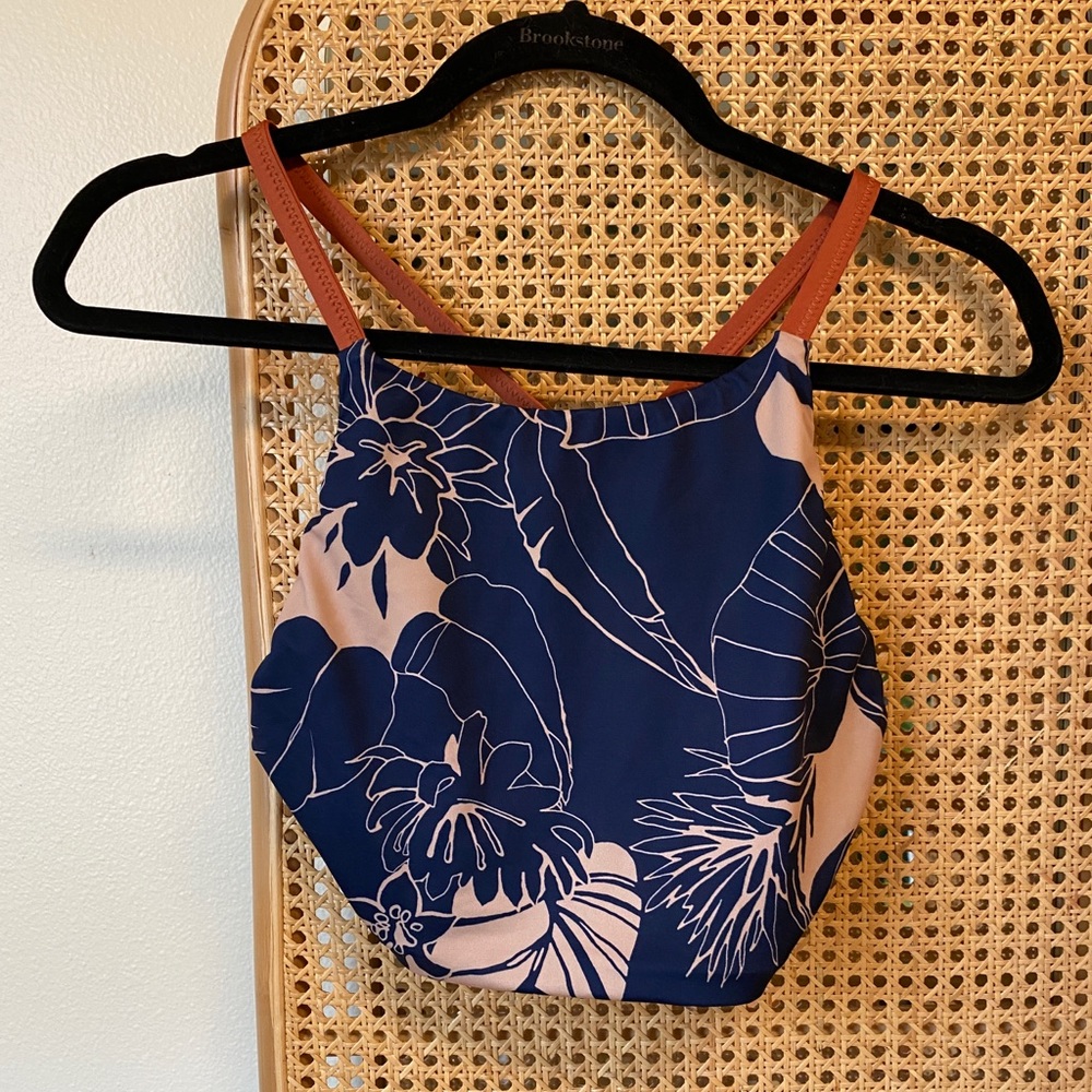 Patagonia women’s bathing suit top - sz small